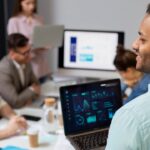 Modernização de software vai além da atualização tecnológica: descubra como empresas constroem ambientes preparados para crescer, integrar dados e incorporar novas tecnologias com segurança.